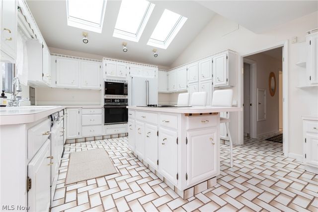 25235 Penshurst Drive, Beachwood, OH 44122