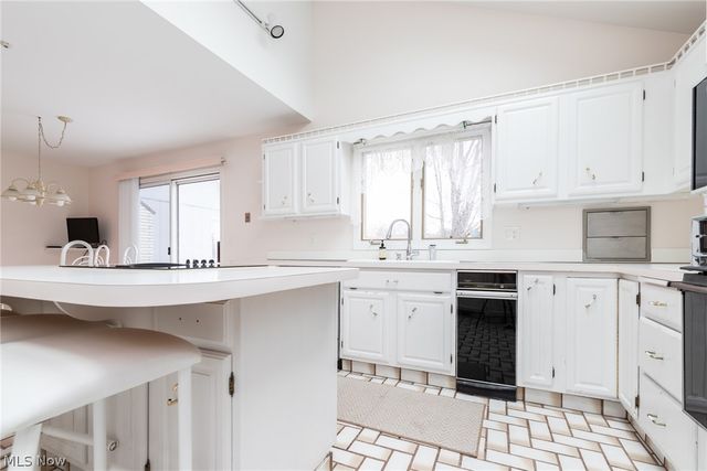 25235 Penshurst Drive, Beachwood, OH 44122