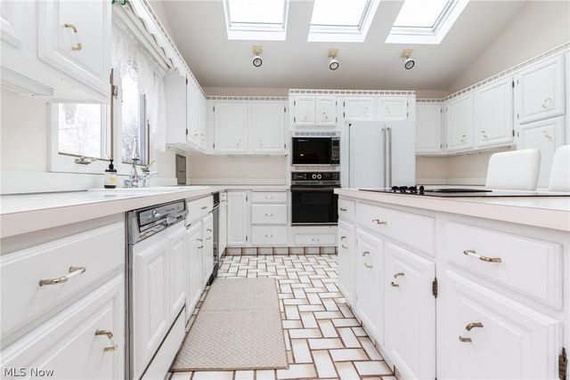 25235 Penshurst Drive, Beachwood, OH 44122