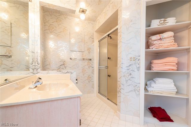 25235 Penshurst Drive, Beachwood, OH 44122