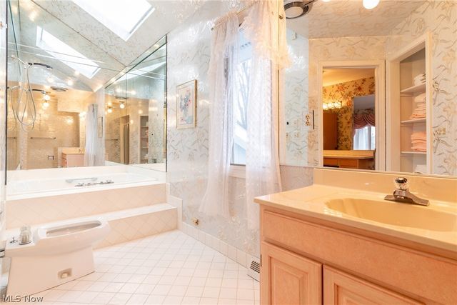 25235 Penshurst Drive, Beachwood, OH 44122