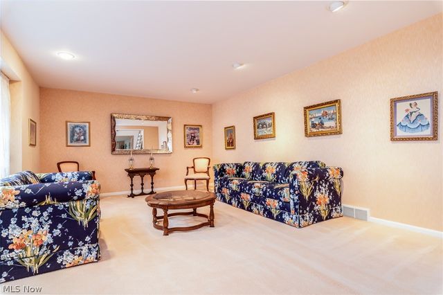 25235 Penshurst Drive, Beachwood, OH 44122
