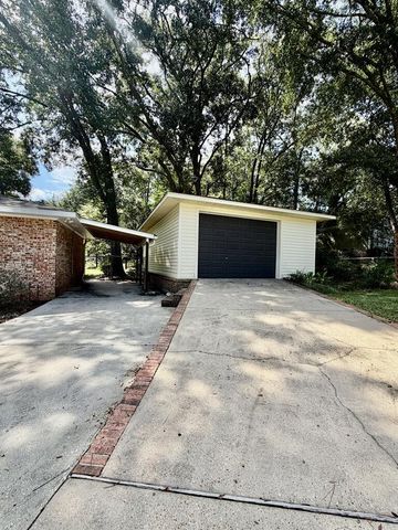1305 Sussex Court, Dothan, AL 36303