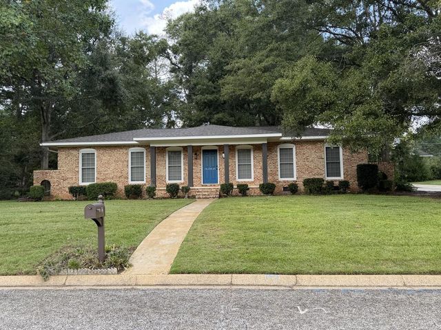 1305 Sussex Court, Dothan, AL 36303