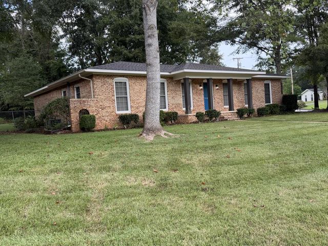 1305 Sussex Court, Dothan, AL 36303