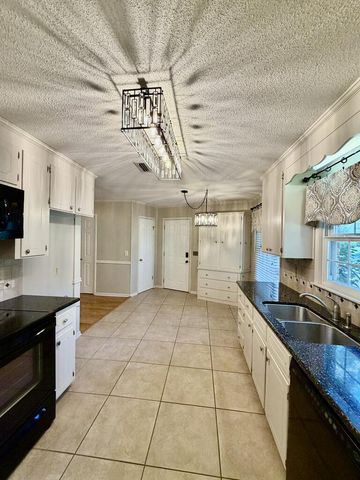 1305 Sussex Court, Dothan, AL 36303
