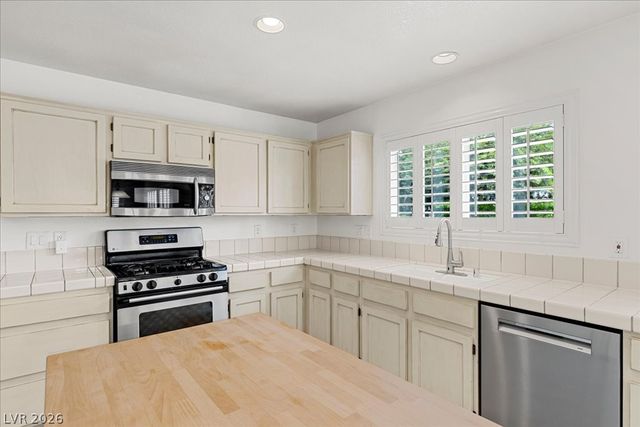 2000 Silverton Drive, Henderson, NV 89074