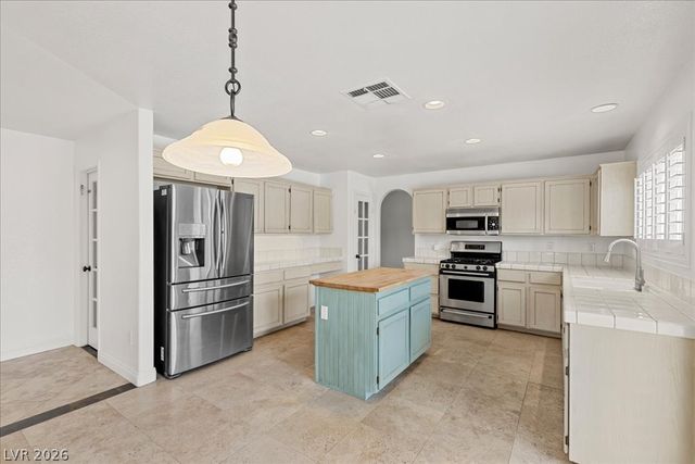 2000 Silverton Drive, Henderson, NV 89074