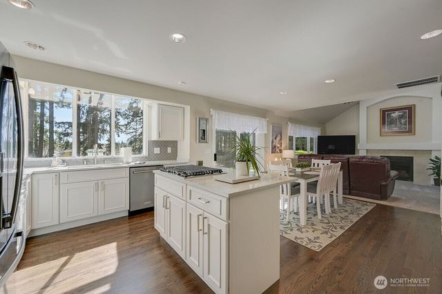 10615 Sirocco Circle NW, Silverdale, WA 98383
