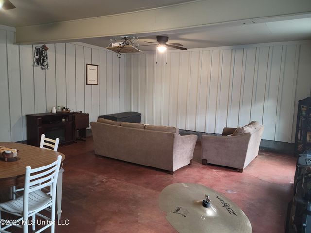 303 Pinewood Circle, Gulfport, MS 39507