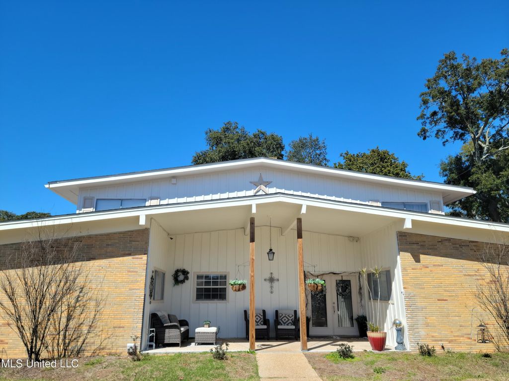 303 Pinewood Circle, Gulfport, MS 39507