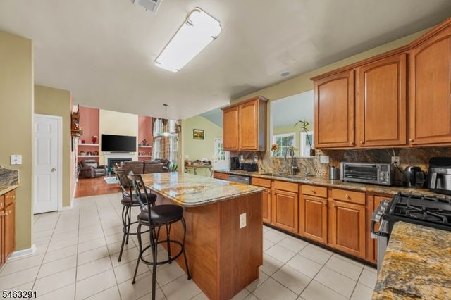 9 Red Maple Ln, Mount Olive Twp., NJ 07836