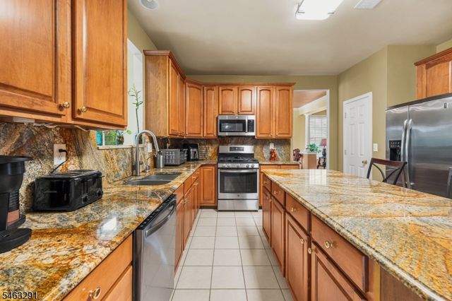 9 Red Maple Ln, Mount Olive Twp., NJ 07836