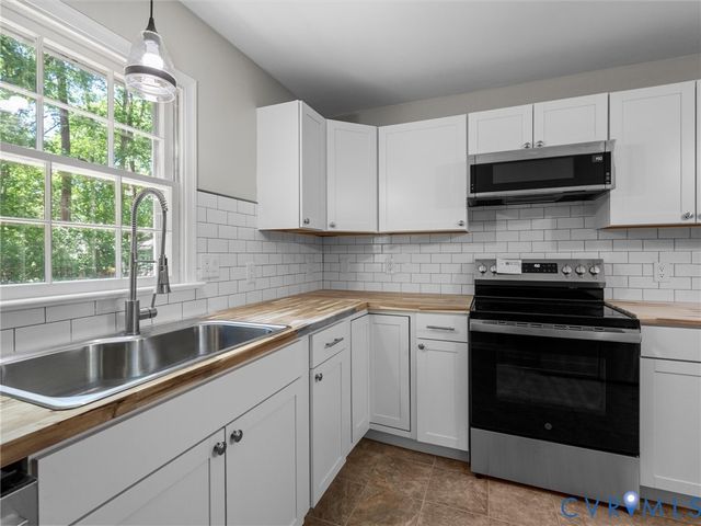 3931 Round Hill Dr, Chesterfield, VA 23832