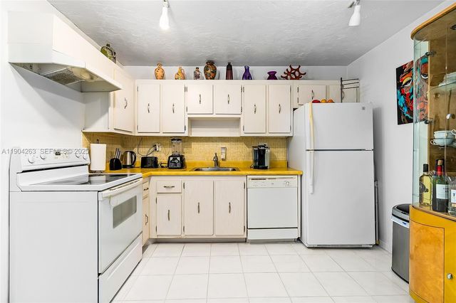 301 174th Street 2208, Sunny Isles Beach, FL 33160