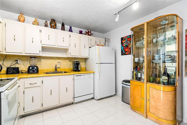 301 174th Street 2208, Sunny Isles Beach, FL 33160