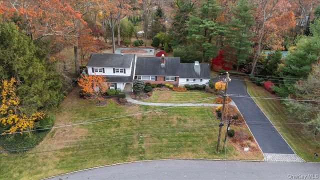 7 The Rise, Woodbury, NY 11797