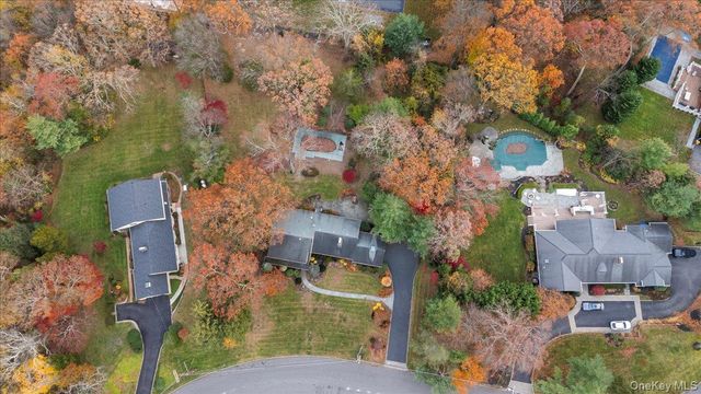 7 The Rise, Woodbury, NY 11797