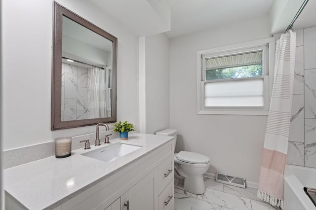 1204 29th Street, West Des Moines, IA 50266