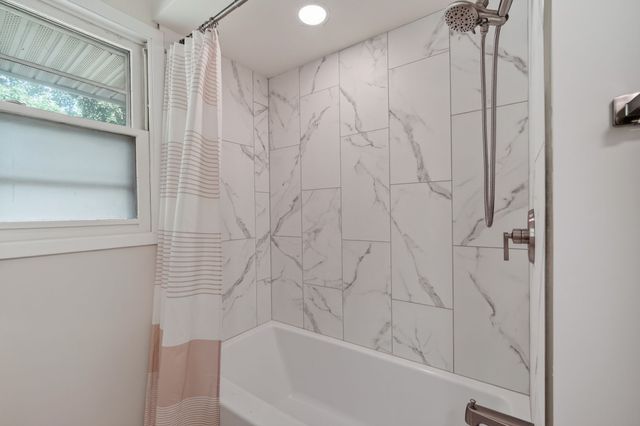 1204 29th Street, West Des Moines, IA 50266