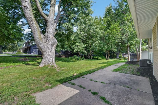 1204 29th Street, West Des Moines, IA 50266
