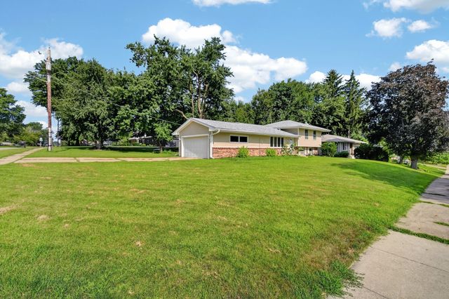 1204 29th Street, West Des Moines, IA 50266