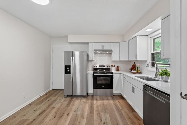 1204 29th Street, West Des Moines, IA 50266
