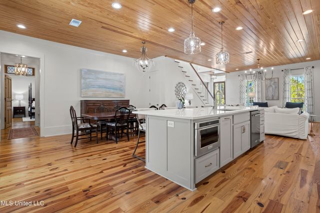 122 Felicity Street, Bay Saint Louis, MS 39520