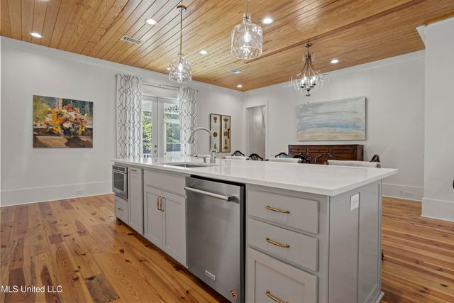 122 Felicity Street, Bay Saint Louis, MS 39520