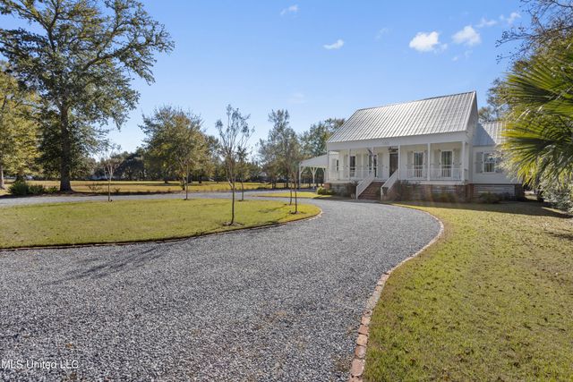 122 Felicity Street, Bay Saint Louis, MS 39520