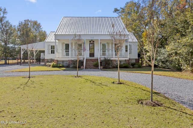 122 Felicity Street, Bay Saint Louis, MS 39520