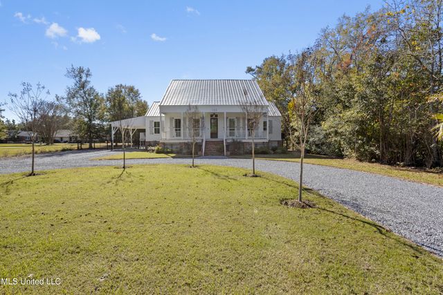 122 Felicity Street, Bay Saint Louis, MS 39520