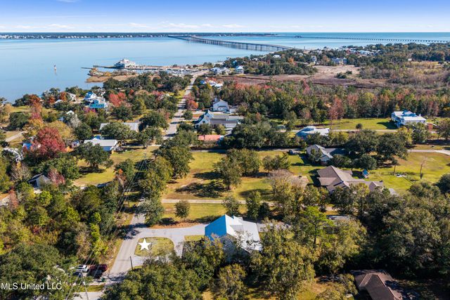 122 Felicity Street, Bay Saint Louis, MS 39520