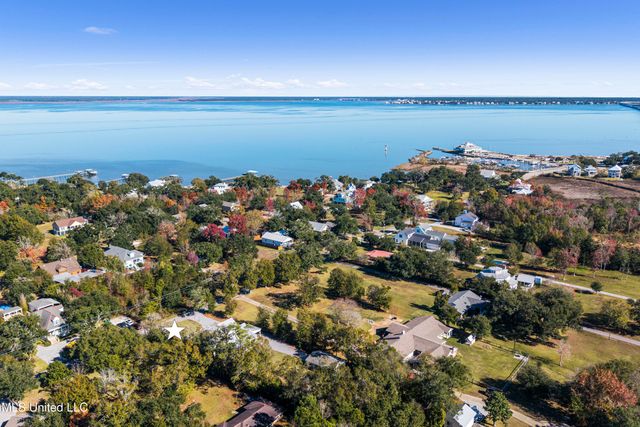 122 Felicity Street, Bay Saint Louis, MS 39520