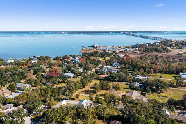 122 Felicity Street, Bay Saint Louis, MS 39520