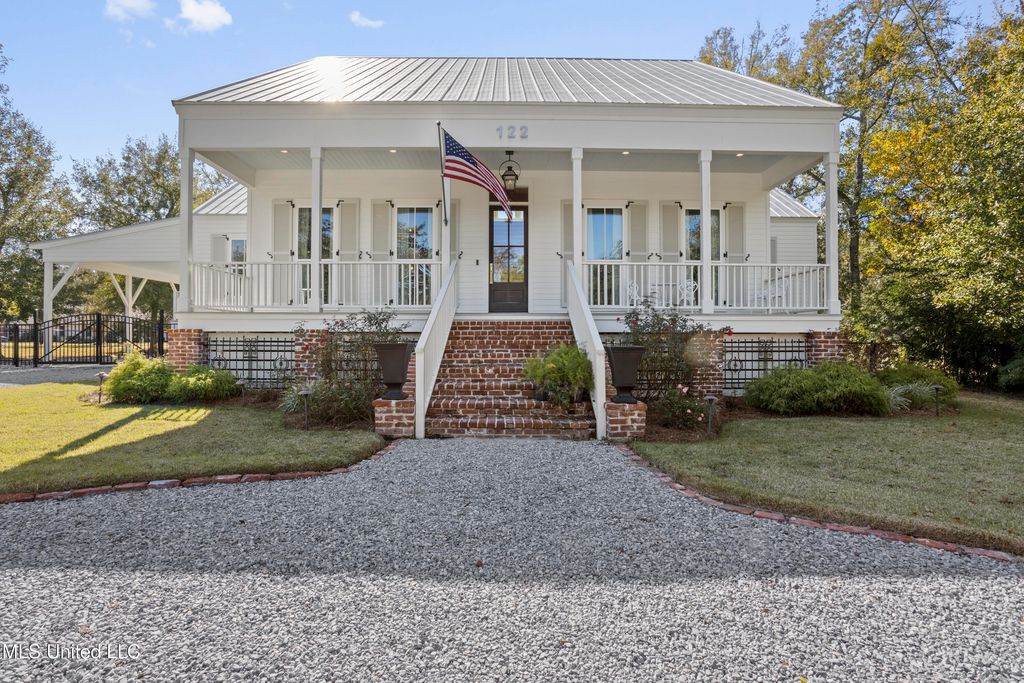 122 Felicity Street, Bay Saint Louis, MS 39520