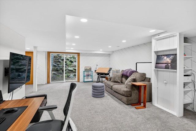 3009 Post Road, Madison, WI 53713