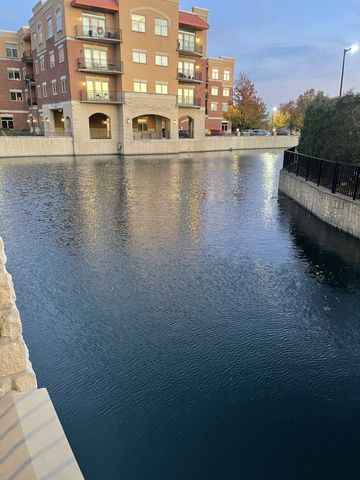 1210 N Foxdale Drive 109, Addison, IL 60101