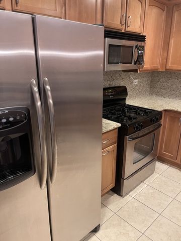 1210 N Foxdale Drive 109, Addison, IL 60101