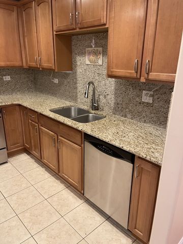 1210 N Foxdale Drive 109, Addison, IL 60101