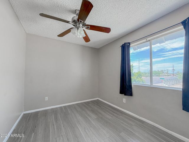 5172 W OLIVE Avenue, Glendale, AZ 85302