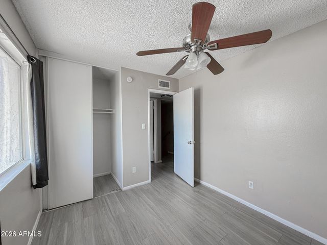 5172 W OLIVE Avenue, Glendale, AZ 85302