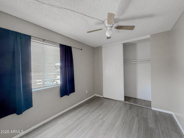 5172 W OLIVE Avenue, Glendale, AZ 85302