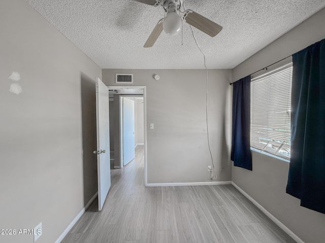 5172 W OLIVE Avenue, Glendale, AZ 85302