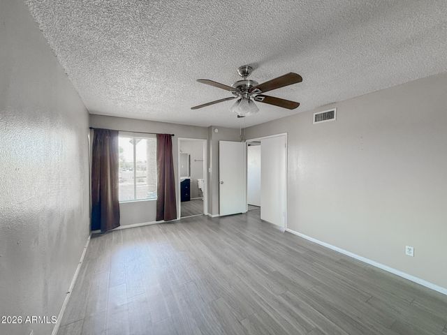 5172 W OLIVE Avenue, Glendale, AZ 85302
