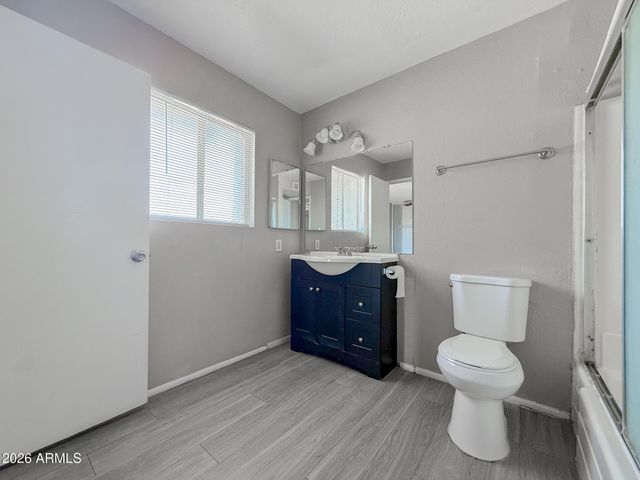 5172 W OLIVE Avenue, Glendale, AZ 85302