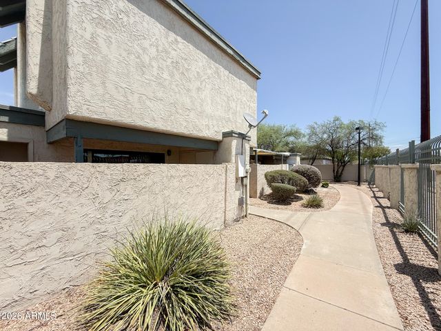 5172 W OLIVE Avenue, Glendale, AZ 85302