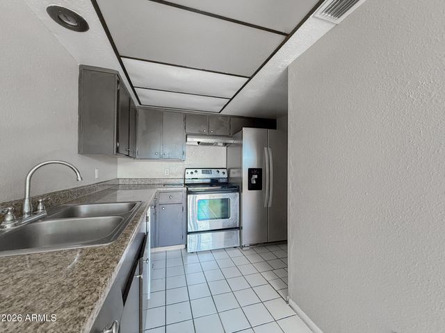 5172 W OLIVE Avenue, Glendale, AZ 85302