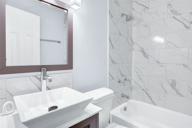 2916 Livingston Avenue, Fort Worth, TX 76110