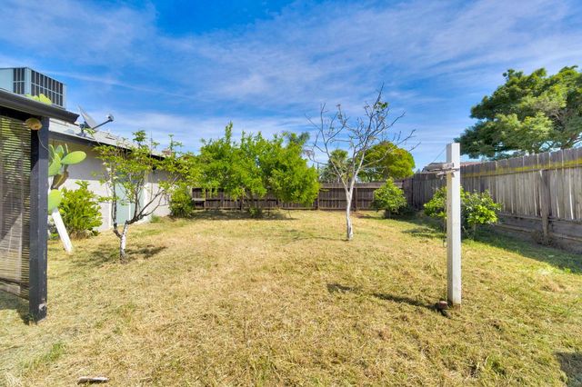 546 W Swift Avenue, Clovis, CA 93612